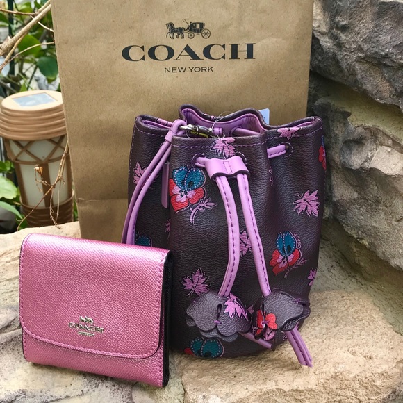 Coach Handbags - 🎉HP🎉Coach Purple Leather bucket wristlet purse